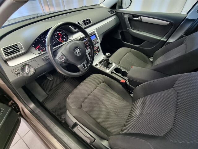 VOLKSWAGEN Passat 2011 Sedan Trendline 1,4 TSI 90 kW (122 hv) BlueMotion Technology