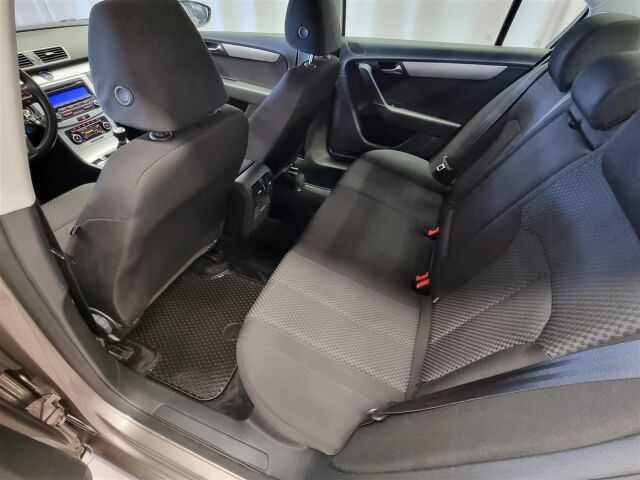 VOLKSWAGEN Passat 2011 Sedan Trendline 1,4 TSI 90 kW (122 hv) BlueMotion Technology