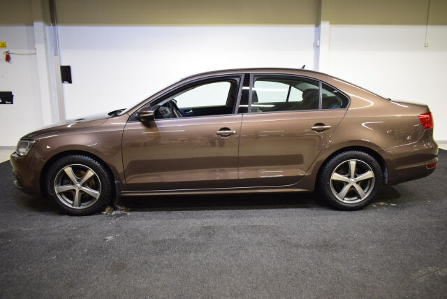 VOLKSWAGEN Jetta 2011 Comfortline 1,2 TSI 77 kW (105 hv) BlueMotion Technology