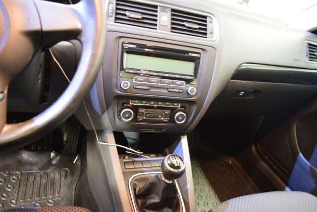 VOLKSWAGEN Jetta 2011 Comfortline 1,2 TSI 77 kW (105 hv) BlueMotion Technology