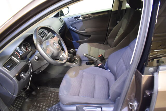 VOLKSWAGEN Jetta 2011 Comfortline 1,2 TSI 77 kW (105 hv) BlueMotion Technology