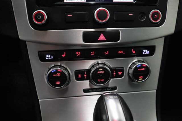 VOLKSWAGEN Passat 2014 Variant Highline 1,6 TDI 77 kW (105 hv) BlueMotion Technology DSG-automaatti