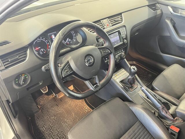 SKODA Octavia 2015 2,0 TDI RS, vähän ajettu yksilö!