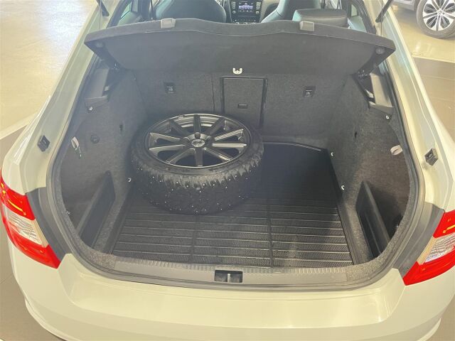 SKODA Octavia 2015 2,0 TDI RS, vähän ajettu yksilö!