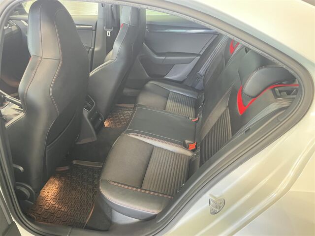 SKODA Octavia 2015 2,0 TDI RS, vähän ajettu yksilö!