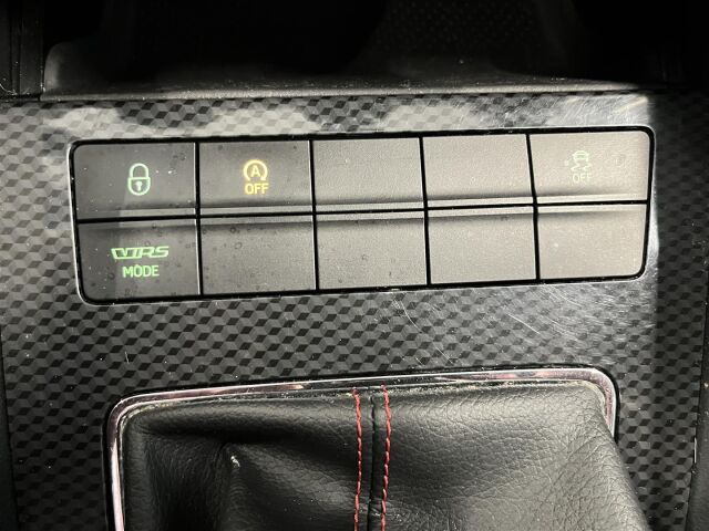 SKODA Octavia 2015 2,0 TDI RS, vähän ajettu yksilö!