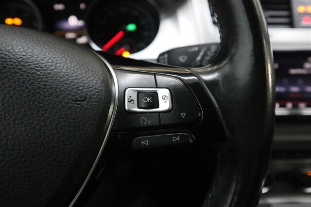 VOLKSWAGEN Golf 2015 Variant Comfortline Edition 40 1,2 TSI 77 kW (105 hv) BMT DSG-automaatti