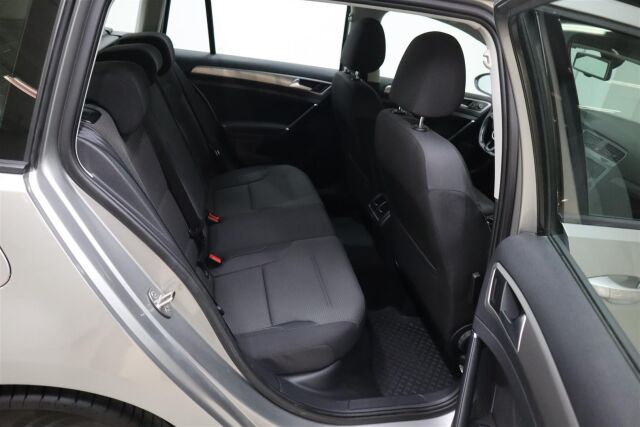 VOLKSWAGEN Golf 2015 Variant Comfortline Edition 40 1,2 TSI 77 kW (105 hv) BMT DSG-automaatti