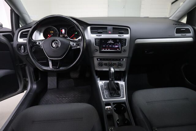 VOLKSWAGEN Golf 2015 Variant Comfortline Edition 40 1,2 TSI 77 kW (105 hv) BMT DSG-automaatti