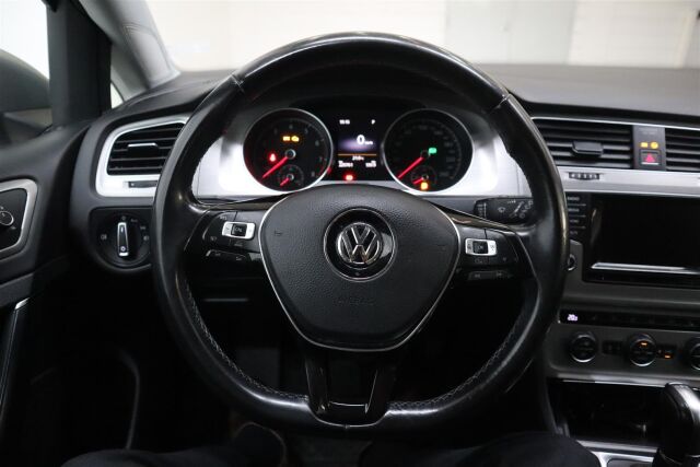 VOLKSWAGEN Golf 2015 Variant Comfortline Edition 40 1,2 TSI 77 kW (105 hv) BMT DSG-automaatti