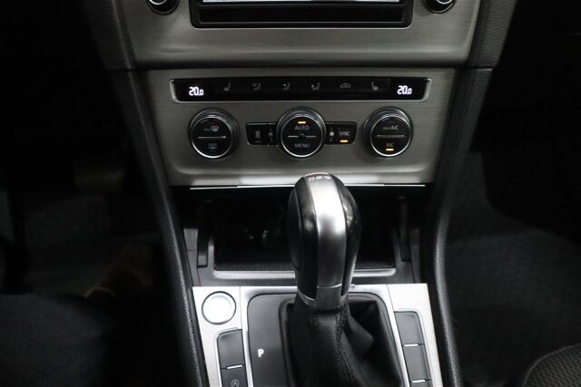 VOLKSWAGEN Golf 2015 Variant Comfortline Edition 40 1,2 TSI 77 kW (105 hv) BMT DSG-automaatti