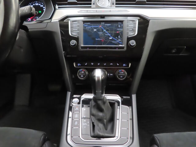 Volkswagen Passat 2015 Sedan Highline 2,0 TDI Biturbo 176 kW (240 hv) BMT 4MOTION DSG-automaatti