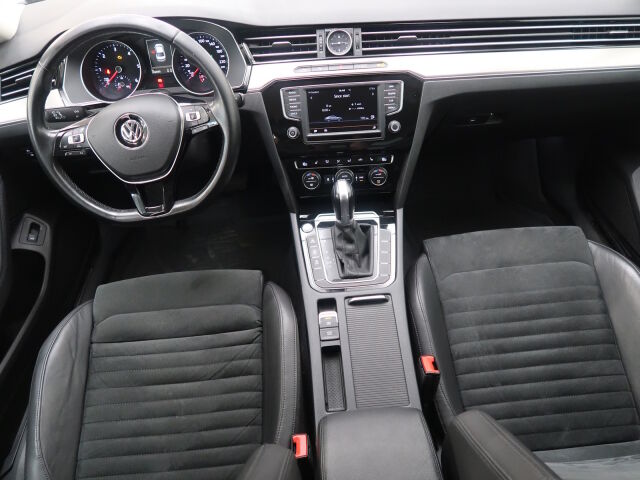 Volkswagen Passat 2015 Sedan Highline 2,0 TDI Biturbo 176 kW (240 hv) BMT 4MOTION DSG-automaatti