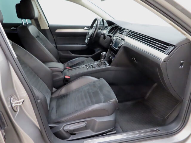 Volkswagen Passat 2015 Sedan Highline 2,0 TDI Biturbo 176 kW (240 hv) BMT 4MOTION DSG-automaatti