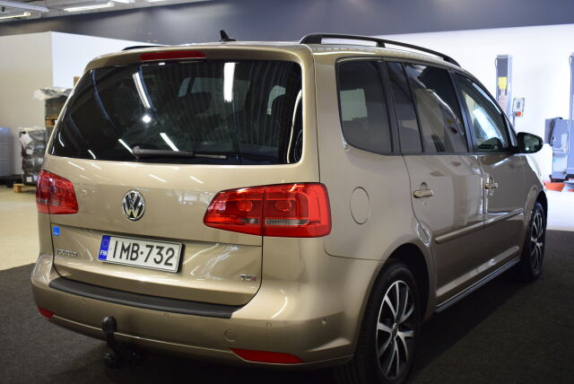 VOLKSWAGEN Touran 2015 Family Edition 1,4 TSI 103 kW (140 hv) DSG-automaatti* 1.om, 7-paikkainen*