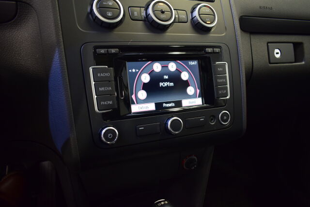 VOLKSWAGEN Touran 2015 Family Edition 1,4 TSI 103 kW (140 hv) DSG-automaatti* 1.om, 7-paikkainen*