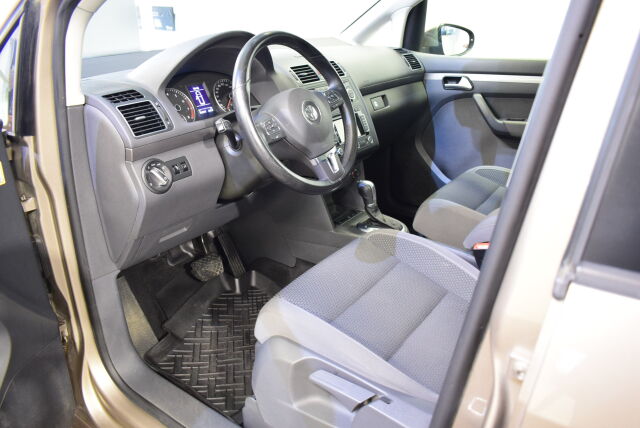 VOLKSWAGEN Touran 2015 Family Edition 1,4 TSI 103 kW (140 hv) DSG-automaatti* 1.om, 7-paikkainen*