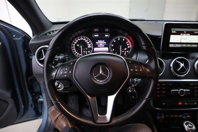 MERCEDES-BENZ A 2015 180 BE Premium Business
