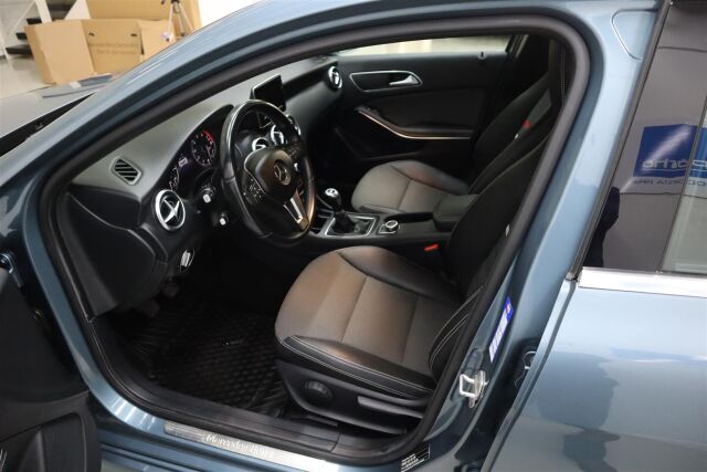 MERCEDES-BENZ A 2015 180 BE Premium Business