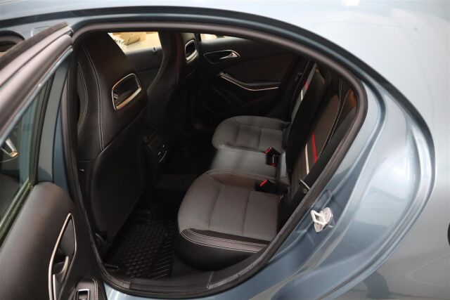 MERCEDES-BENZ A 2015 180 BE Premium Business