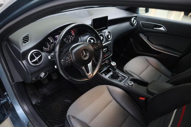 MERCEDES-BENZ A 2015 180 BE Premium Business