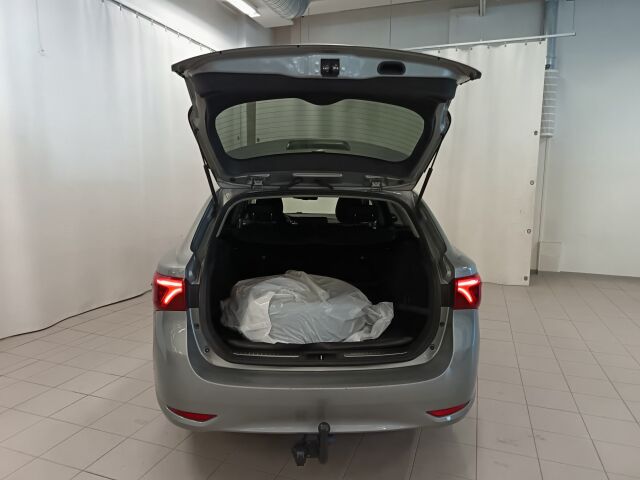 TOYOTA Avensis 2016 2,0 D-4D Active Touring Sports