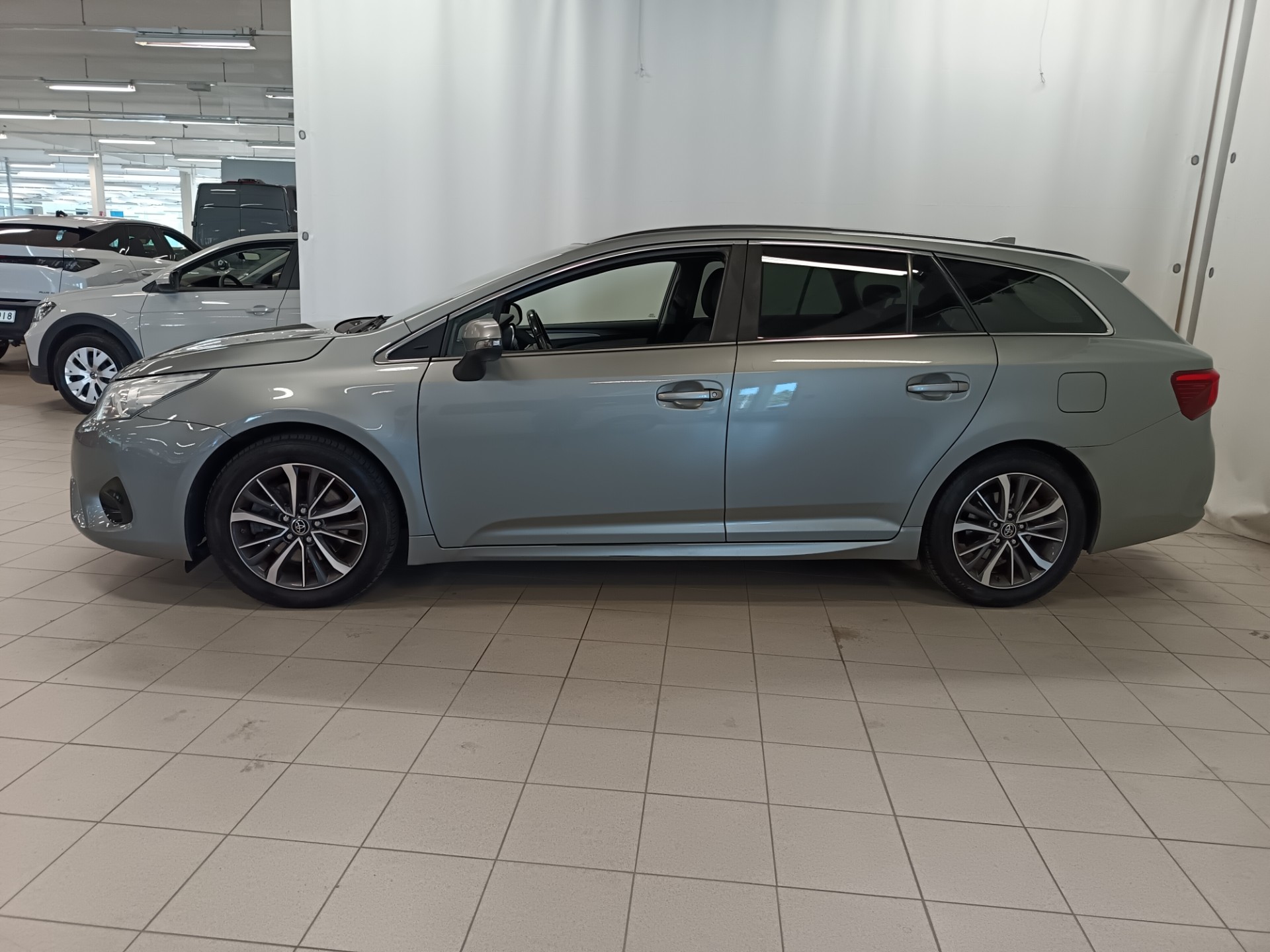 Toyota Avensis 2016, kuva 6/30