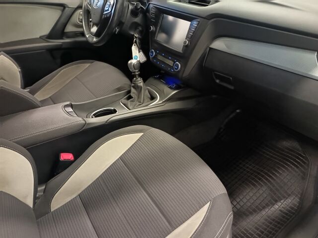 TOYOTA Avensis 2016 2,0 D-4D Active Touring Sports