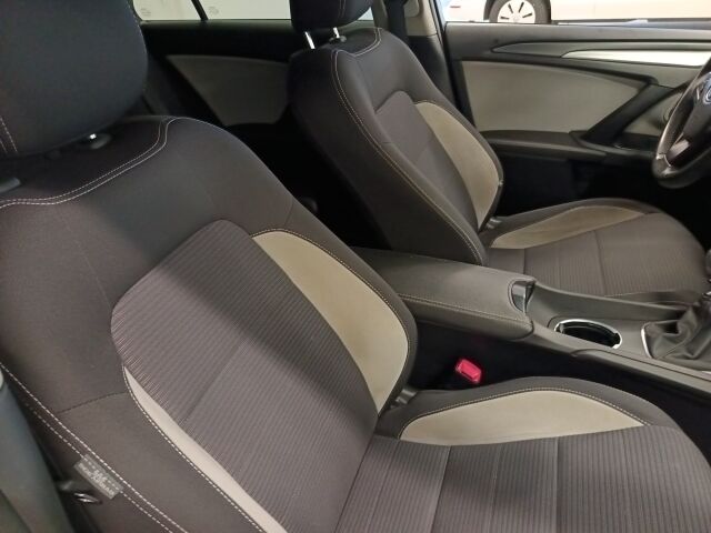 TOYOTA Avensis 2016 2,0 D-4D Active Touring Sports