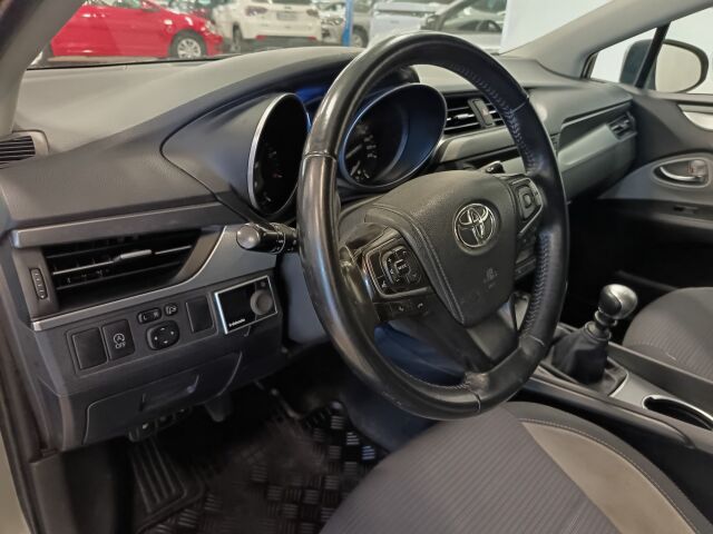 TOYOTA Avensis 2016 2,0 D-4D Active Touring Sports