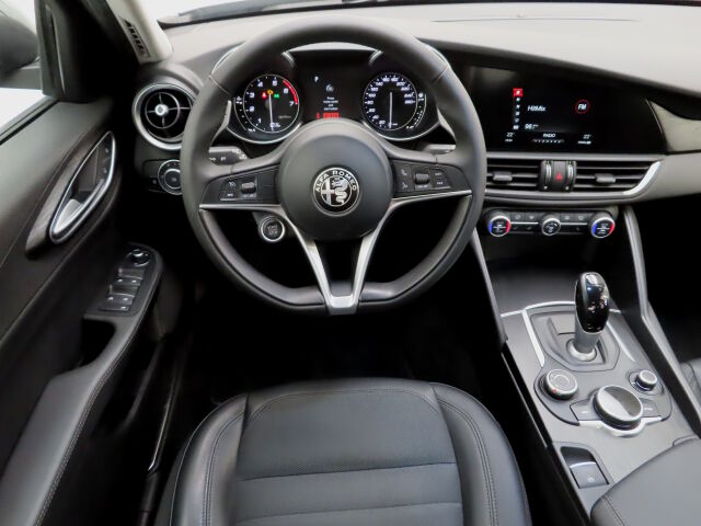 Alfa Romeo Giulia 2017 2,0 Bensiini 200hp AT8 Super