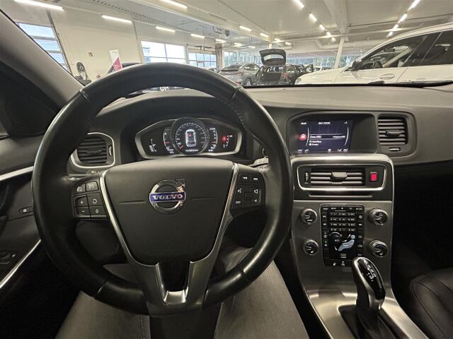 VOLVO V60 2018 D3 Business Classic Summum aut / Webasto / Navi / Keyless Go / Nahkapenkit /
