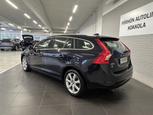 VOLVO V60 2018 D3 Business Classic Summum aut / Webasto / Navi / Keyless Go / Nahkapenkit /