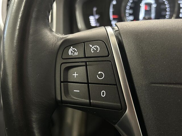 VOLVO V60 2018 D3 Business Classic Summum aut / Webasto / Navi / Keyless Go / Nahkapenkit /