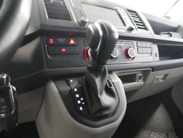 VOLKSWAGEN Transporter 2018 umpipakettiauto Pitkä 2,0 TDI 150 kW 4Motion DSG "Winter Edition"
