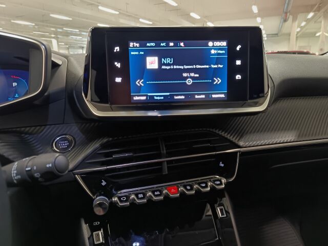 PEUGEOT 2008 2021 Allure Pack Motion PureTech 130 EAT8-automaatti