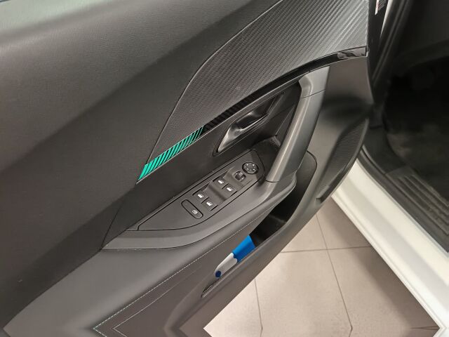 Peugeot 2008 2021 Allure Pack Motion PureTech 130 EAT8-automaatti