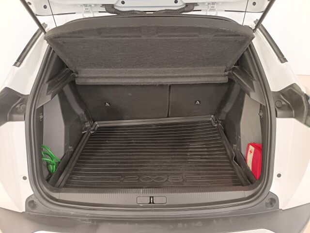 Peugeot 2008 2021 Allure Pack Motion PureTech 130 EAT8-automaatti