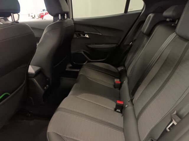 PEUGEOT 2008 2021 Allure Pack Motion PureTech 130 EAT8-automaatti