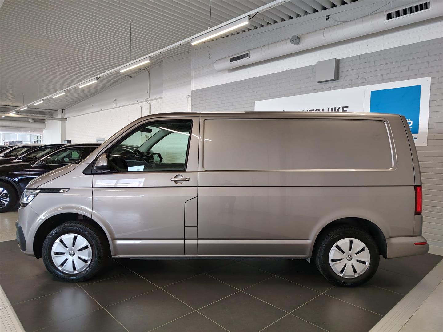 Volkswagen Transporter 2022, photo 2/17