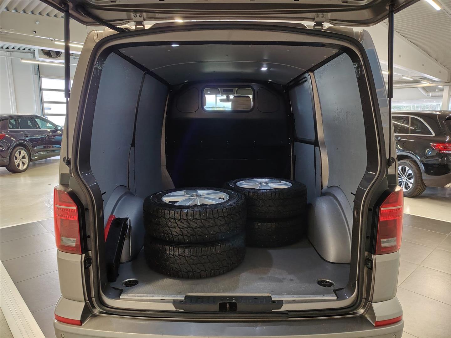 Volkswagen Transporter 2022, photo 5/17