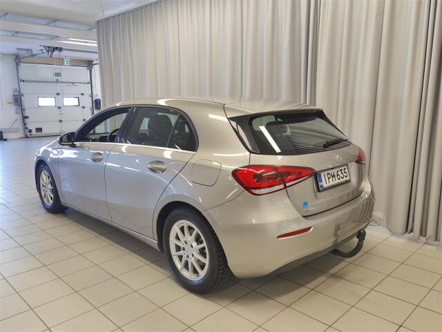 MERCEDES-BENZ A 2020 180 A Business Style  * Vetokoukku / Navi / P-kamera *