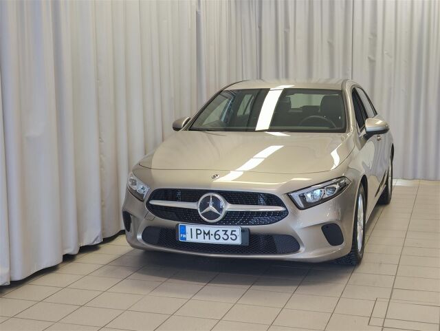 MERCEDES-BENZ A 2020 180 A Business Style  * Vetokoukku / Navi / P-kamera *