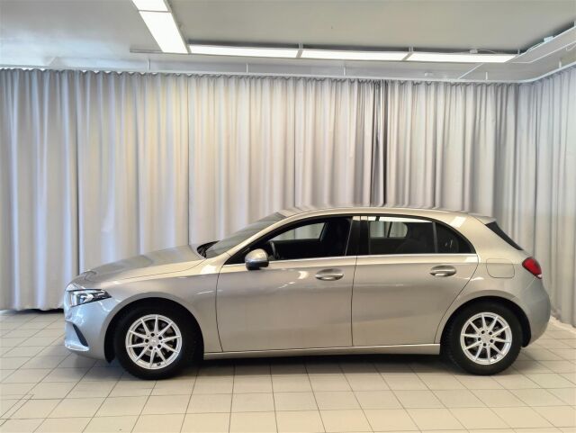 MERCEDES-BENZ A 2020 180 A Business Style  * Vetokoukku / Navi / P-kamera *