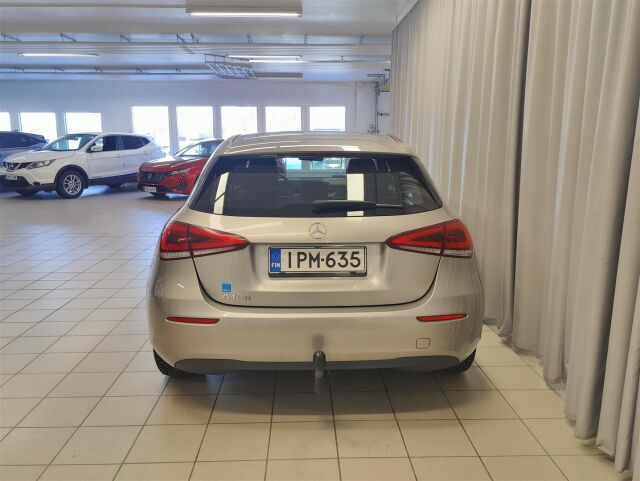 MERCEDES-BENZ A 2020 180 A Business Style  * Vetokoukku / Navi / P-kamera *