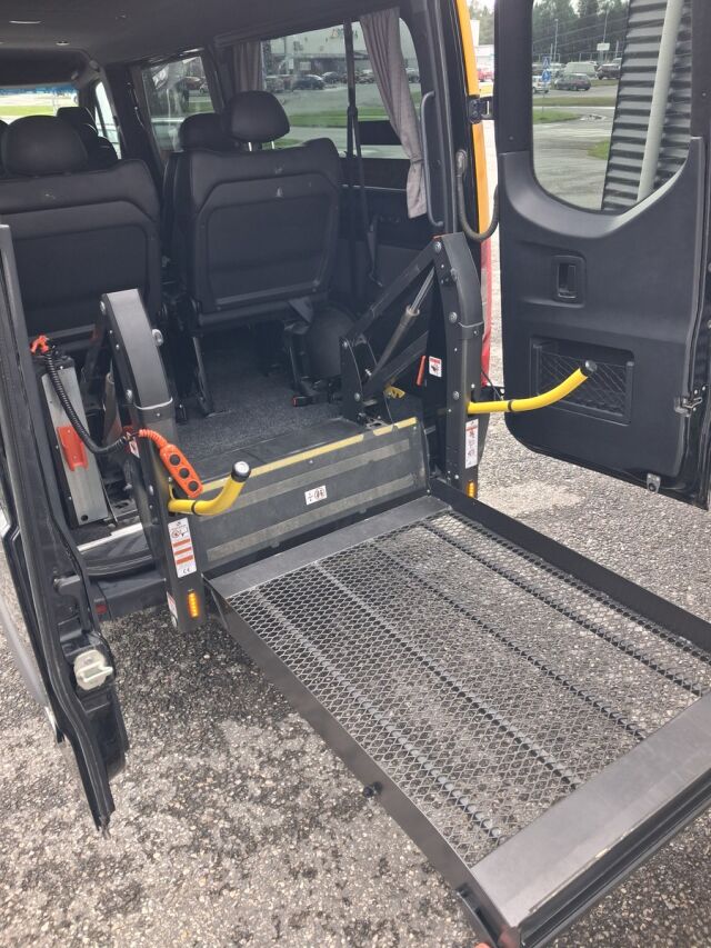 Mercedes-Benz Sprinter 2023 317CDI RWD-3,5/37 KB keskipitkä A2 A Tamlans 1+8 Esteetön/12 koulululaispaikkaa/Invahissi/Sis. Alv