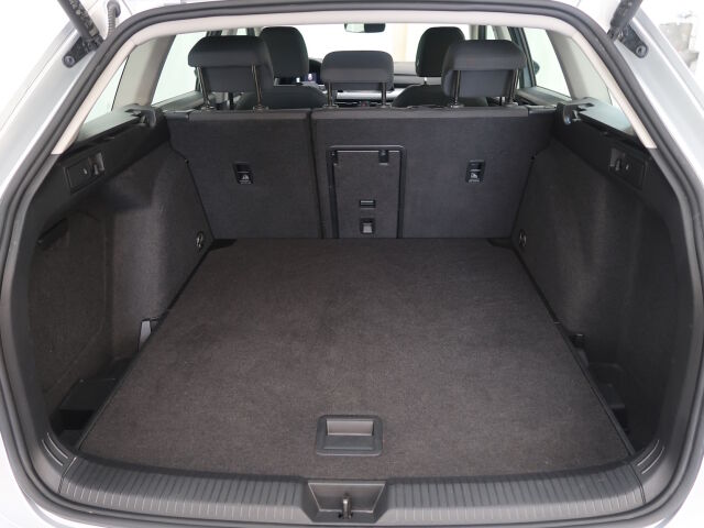 Volkswagen Golf 2023 Variant Comfort Business 1,0 eTSI (MHEV) 81 kW DSG-automaatti