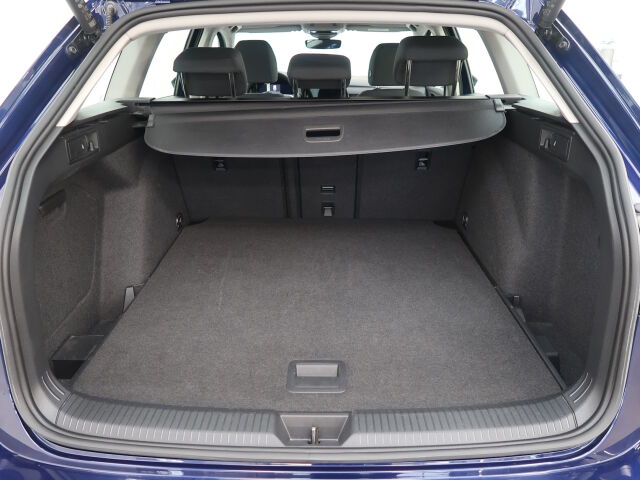 Volkswagen Golf 2023 Variant Comfort Business 1,0 eTSI (MHEV) 81 kW DSG-automaatti