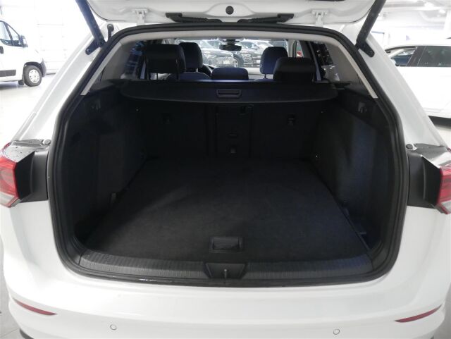 Volkswagen Golf 2023 Variant Comfort Business 1,0 eTSI (MHEV) 81 kW DSG-automaatti