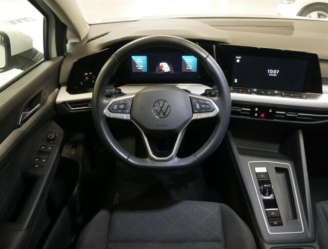 Volkswagen Golf 2023 Variant Comfort Business 1,0 eTSI (MHEV) 81 kW DSG-automaatti
